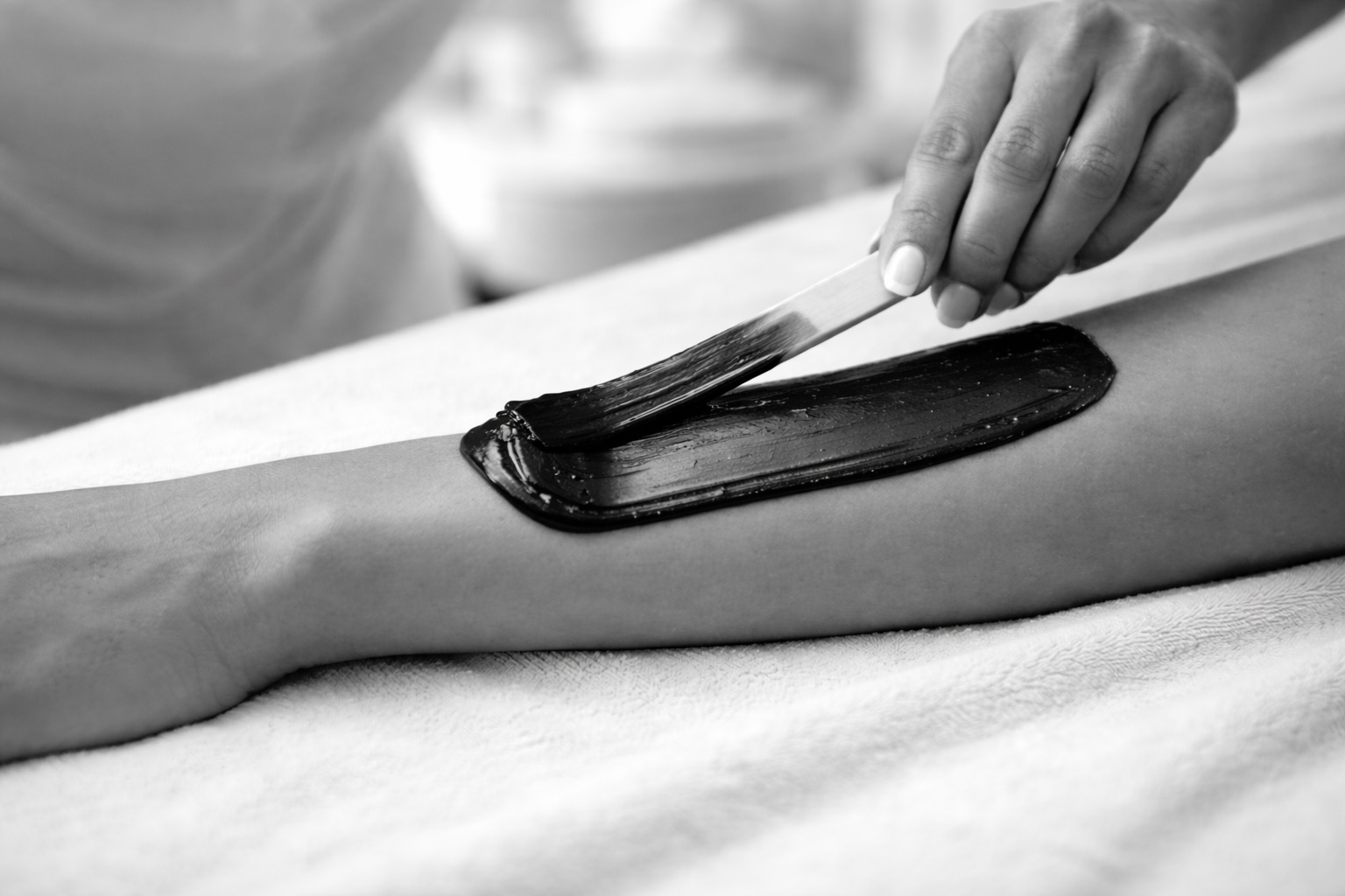 Professionelle Roll-On-Wachs-Auftragungstechnik